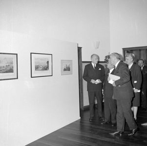 881758 Afbeelding van de opening van een tentoonstelling in het Spoorwegmuseum te Utrecht.